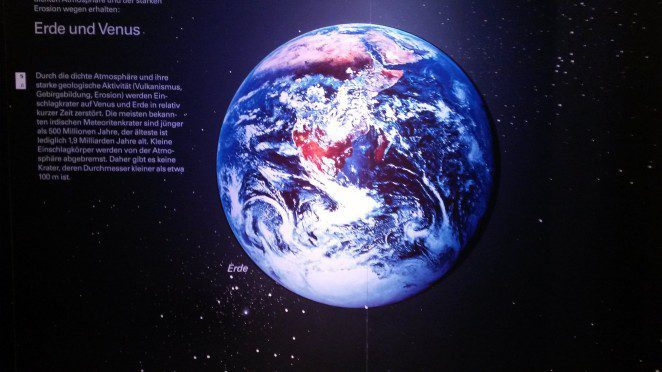Informationstafeln über Planeten im Rieskrater Museum Nördlingen