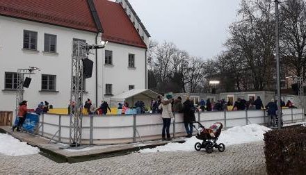 Eislaufen am Schloss in Rain am Lech