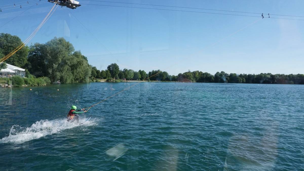 Wasserspaß am Friedberger Baggersee_Wasserskifahren