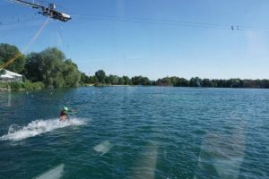 Wasserspaß am Friedberger Baggersee_Wasserskifahren