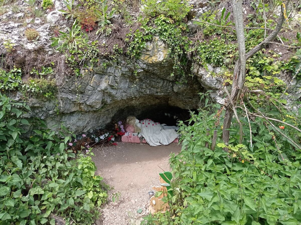 Höhle Harburg Schwaben Märchenweg