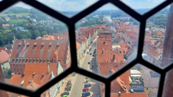 Blick vom Liebfrauenmünster auf die Reichsstraße