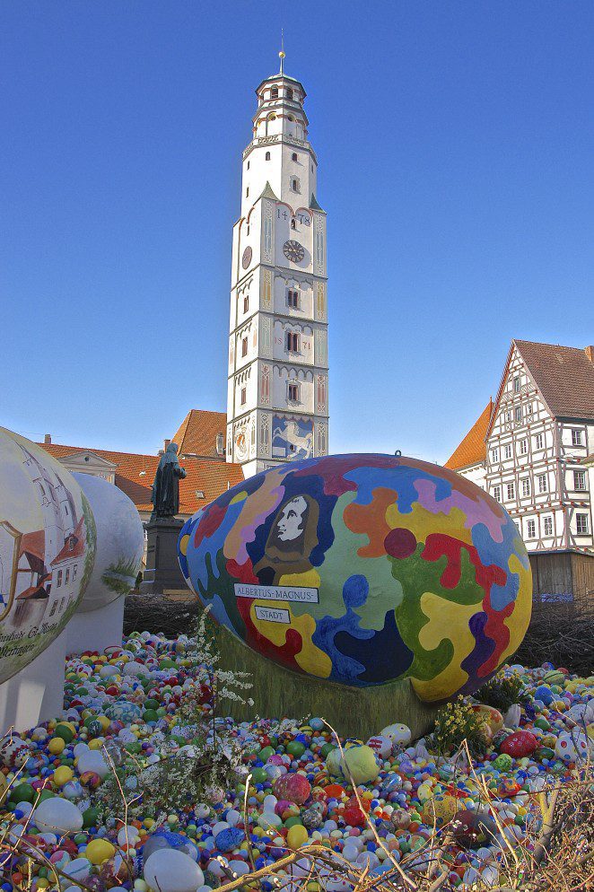 Veranstaltungen Bayern - Osternest mit Sehenswürdigkeiten dem Schimmelturm und Albertus-Magnus DenkmalSchimmelturm im Hintergrund
