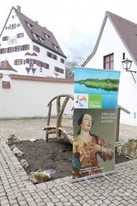 Gästeführungen durch Kultur und Natur - Banner im Schlosshof Leipheim